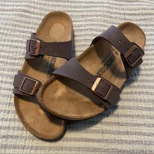 NEW w/ Box -- Brown Birkenstock Sydney Size 38 Narrow w/ Brass Buckles